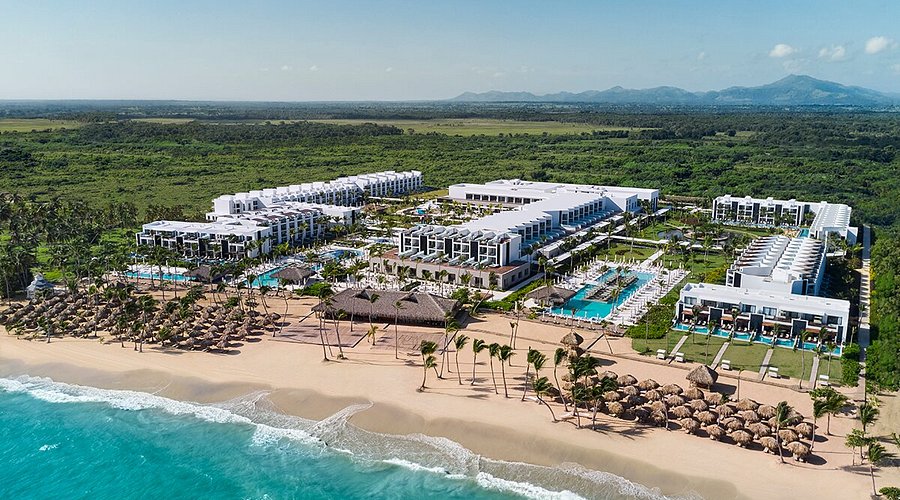 Finest Punta Cana all-inclusive resort with expansive pools, family suites, and beachfront luxury in the Dominican Republic.
